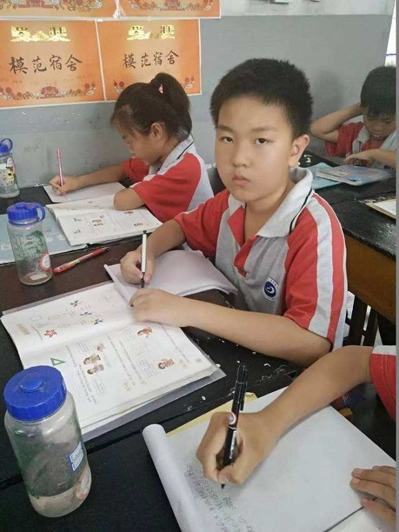 小孩聪明好学