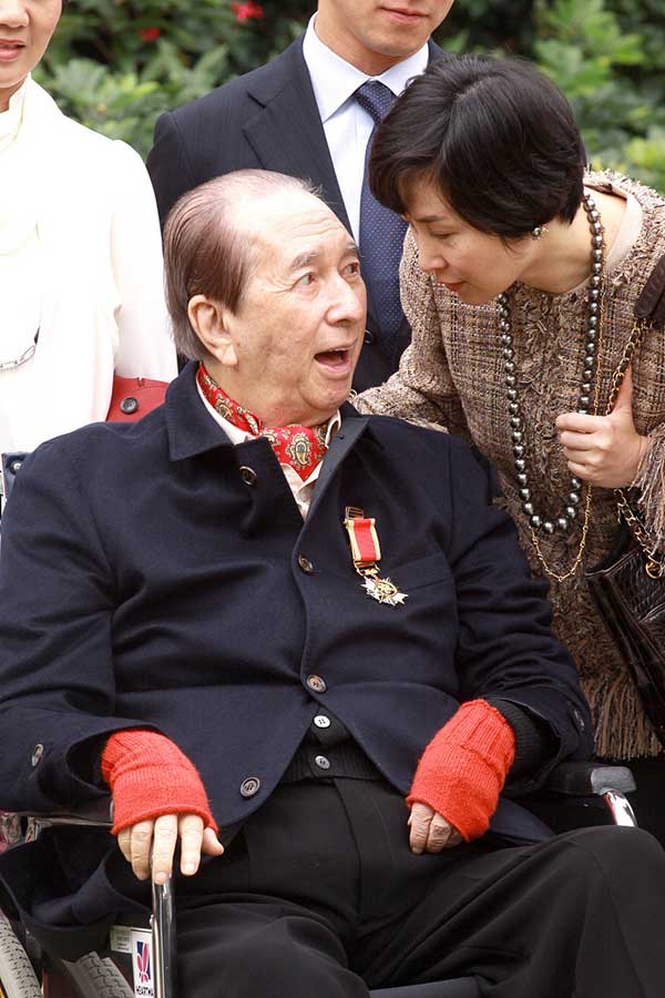 娶华人蓝琼缨为妻，蓝氏为第二个太太。