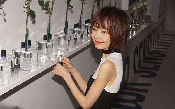 比如《鲁豫有约》的鲁豫，婚姻多次，身体不好。