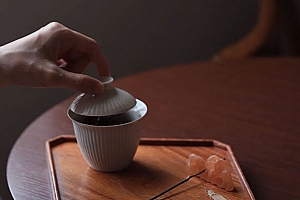 八字实例分析:女命七杀财重食轻为丈夫还债,夫妻本是同船渡