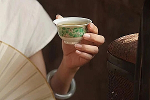 八字实例分析:财官印全的八字,官旺和妻宫妒合婚姻易起风波