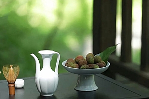 八字实例分析:官杀旺而印星无力,工作不顺常遇小人