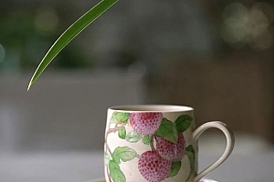 八字实例分析:婚姻宫逢阳刃,越老越好的女命