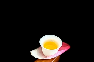 八字实例分析:食神格混伤官克泄交加,心乱如麻社交难题