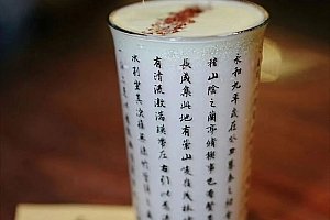 八字实例分析:日贵格背靠大树好乘凉,却有德不配位之感