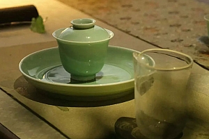 八字实例分析:财格身弱印受伤的女命,大运走官杀连做梦都苦