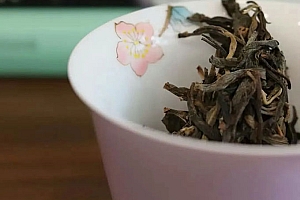 八字实例分析:伤官格太旺制化不力,精神内耗太严重难遇良缘