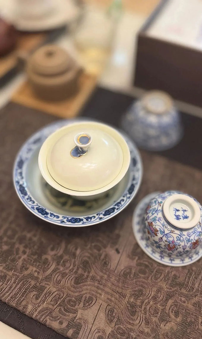 八字实例分析：比劫乘旺制化两立，本该幸福却很困扰的女命