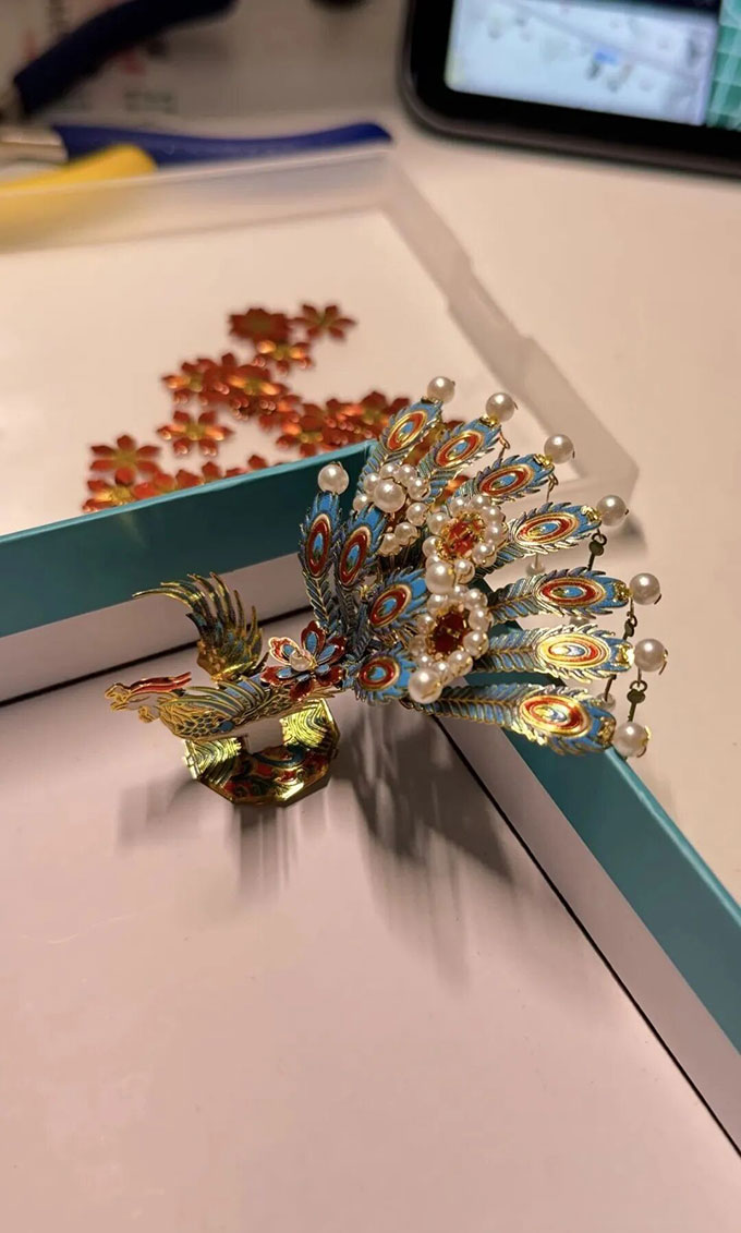 八字实例分析:印太旺食伤弱而入墓的女命,投资股票被骗生活面临困境