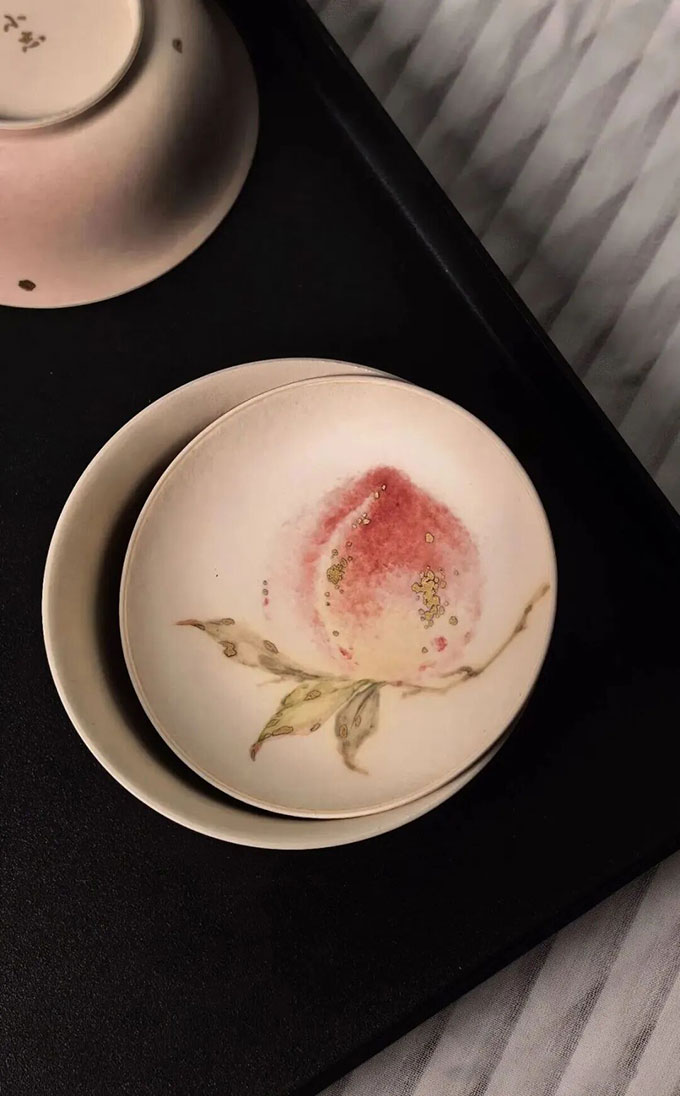 八字实例分析:魁罡日出生临寡宿,丑未戌三刑的女命