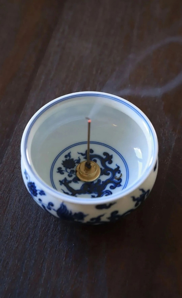 八字实例分析:水旺的无根之木,缺乏主见的女命