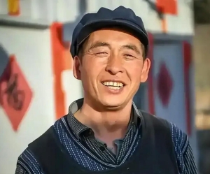 在现代人的刻板印象中,“三”字起名容易显得过于简单、直白,甚至有些“土气”。